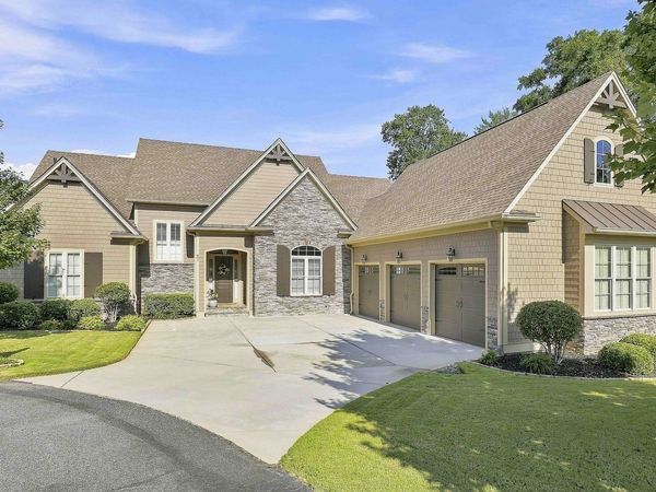 402 Vanderbilt Parkway, Newnan, GA 30265