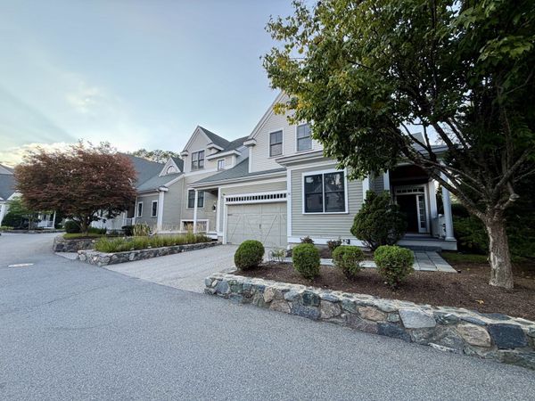 38 Courtyard Pl, Unit 38, Lexington, MA 02420