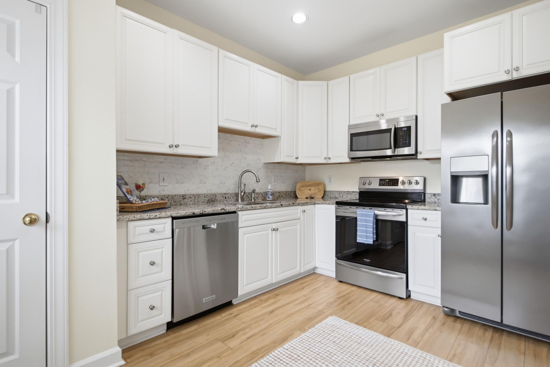 1611} Camfield Lane Photo 12