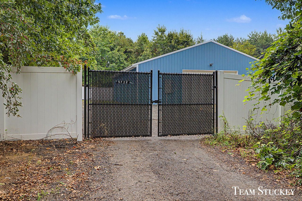 5732 Tracy Trail, Fenwick City, MI 48834 Main Photo