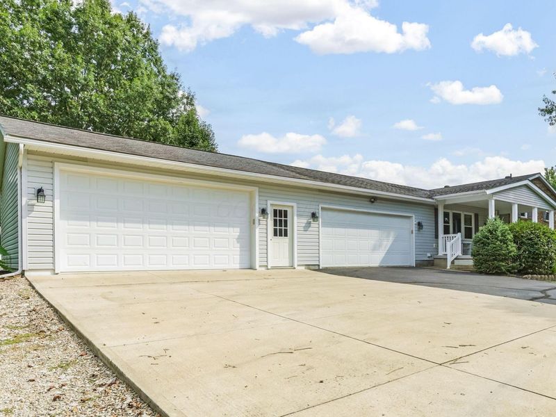 4465 Pine Hills Court NW, Carroll, OH 43112 Photo 3