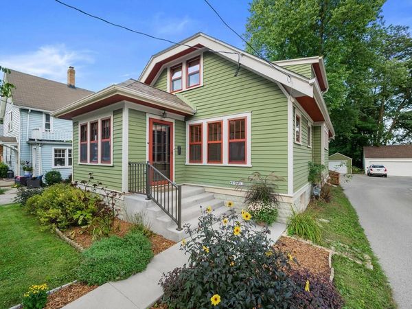 W57N512 Hilbert AVENUE, Cedarburg, WI 53012