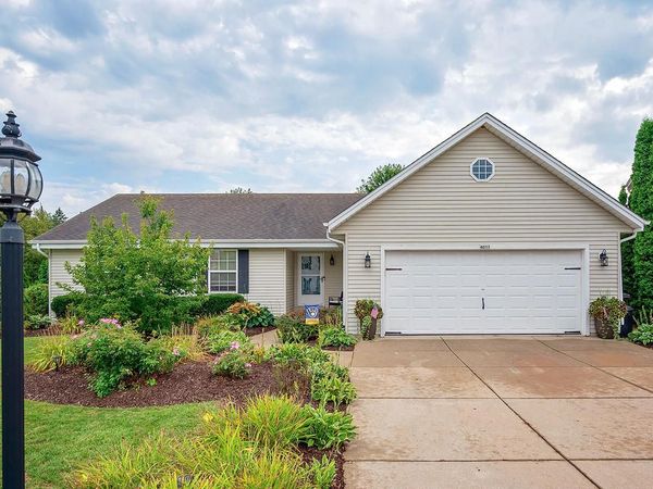 4011 W Whispering Ridge PASS, Franklin, WI 53132
