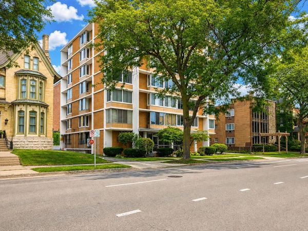 1409 N Prospect AVENUE, Unit 504, Milwaukee, WI 53202