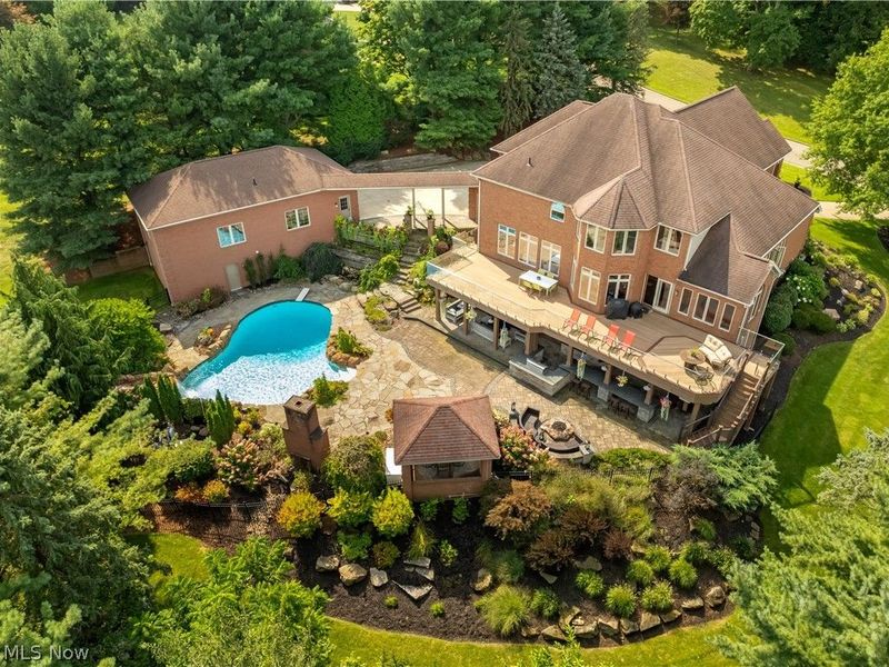 2389 Amberwood Circle NE, Massillon, OH 44646 Photo 4
