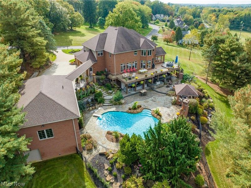 2389 Amberwood Circle NE, Massillon, OH 44646 Photo 5