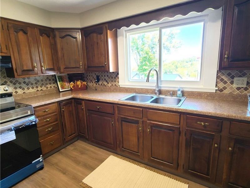 32 Market Street, Mount Pleasant, OH 43939 Photo 11