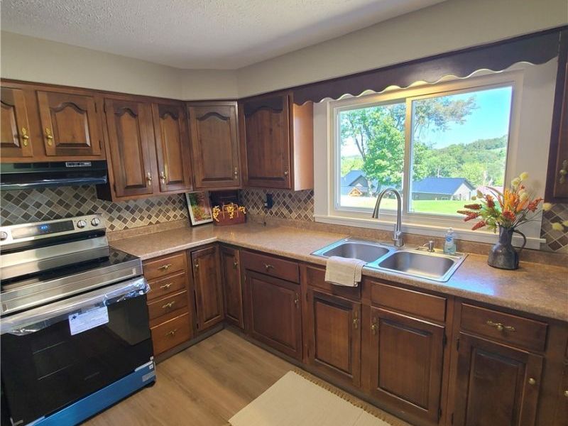 32 Market Street, Mount Pleasant, OH 43939 Photo 4