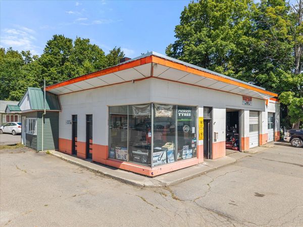 146 Main Street , Newport, ME 04953