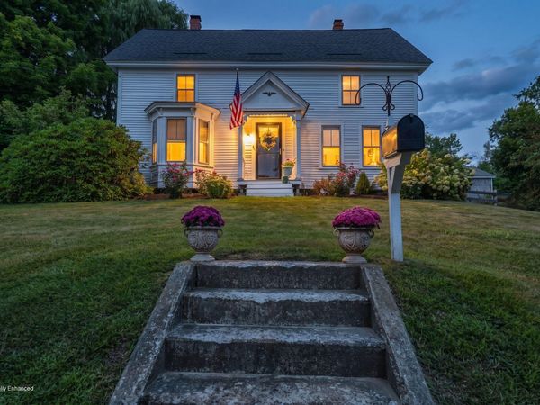 105 Main Street , Dexter, ME 04930