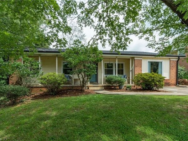 1523 Benbow Street , Winston-Salem, NC 27106