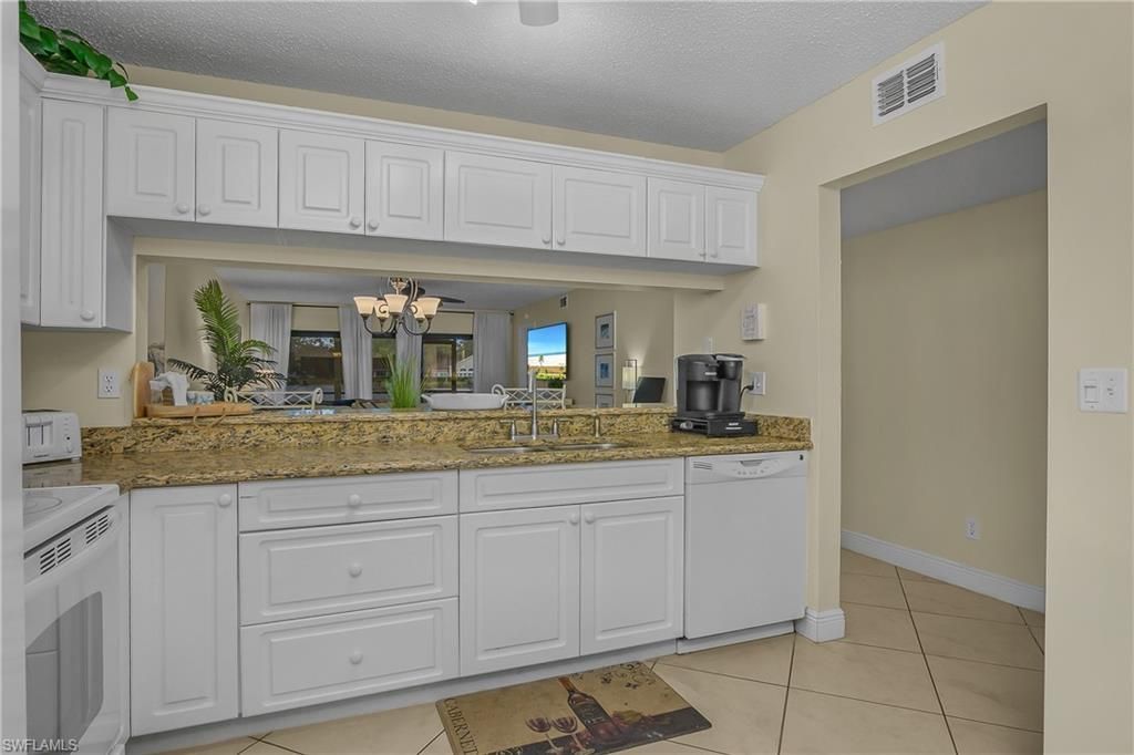 5708 Deauville Cir, Unit J102, Naples, FL 34112 Photo