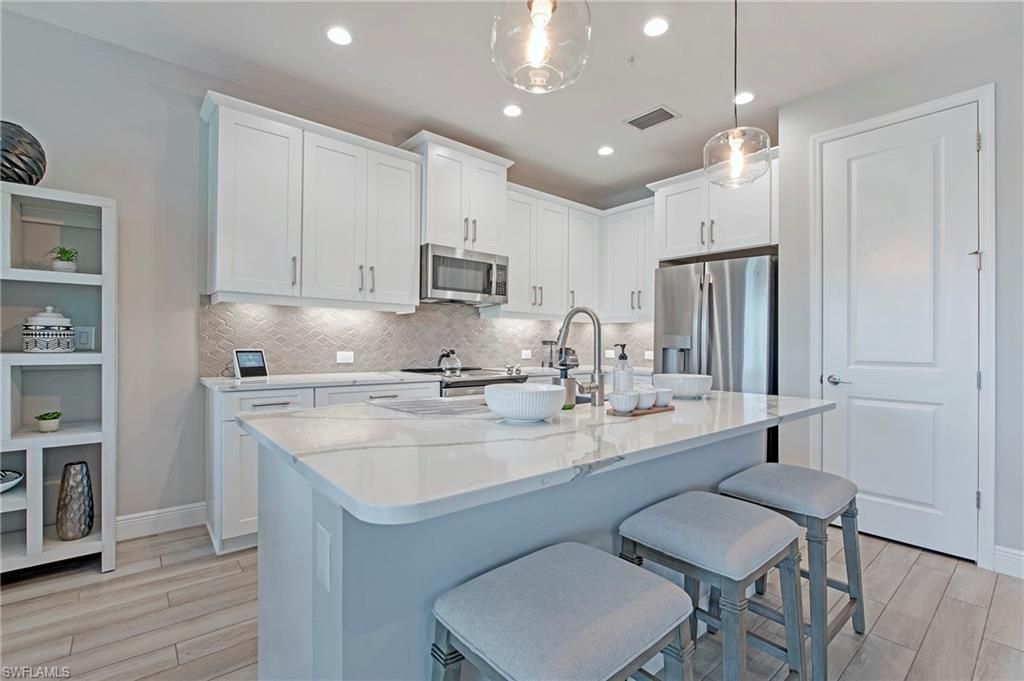 2555 Seychelles Dr , Unit 407, Naples, FL 34112 Photo