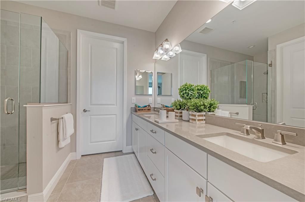 2555 Seychelles Dr , Unit 407, Naples, FL 34112 Photo
