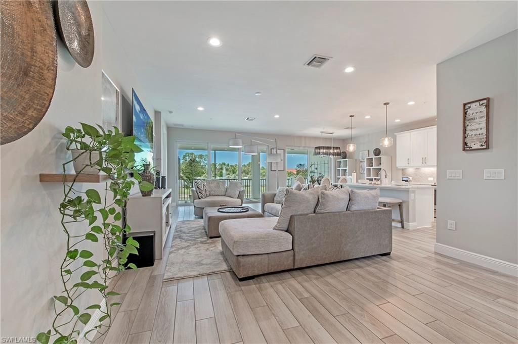 2555 Seychelles Dr , Unit 407, Naples, FL 34112 Photo
