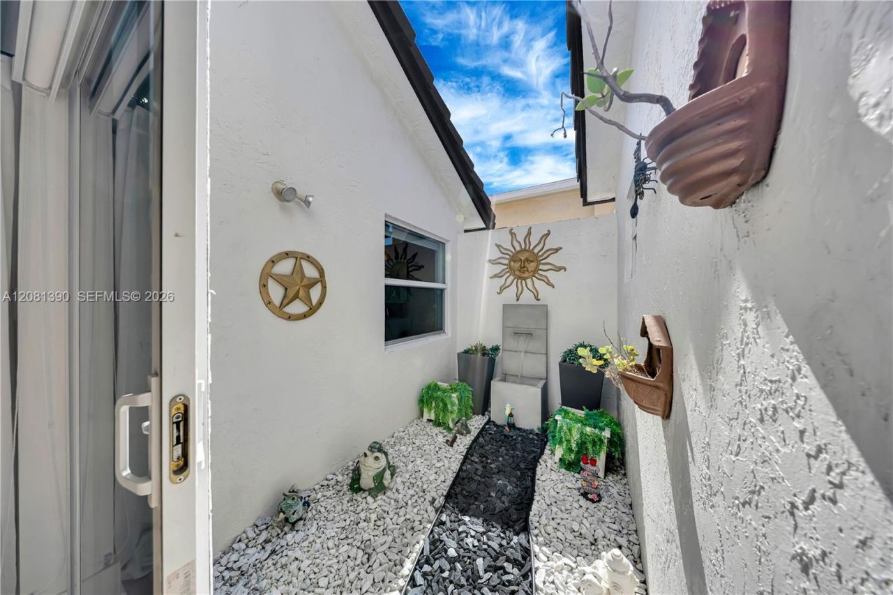 13260 NW 10th St , Miami, FL 33182 Photo