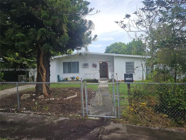 11345 SW 44th St , Miami, FL 33165