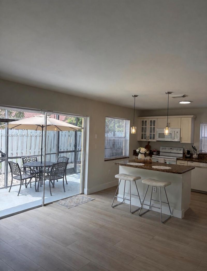 1246 NW 125th Ter, Sunrise, FL 33323 Photo