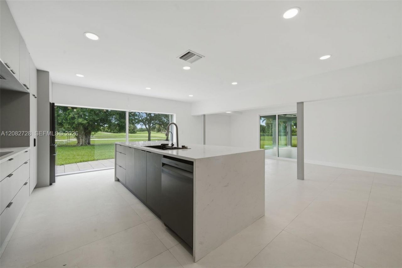 6700 E Tropical Way, Plantation, FL 33317 Photo