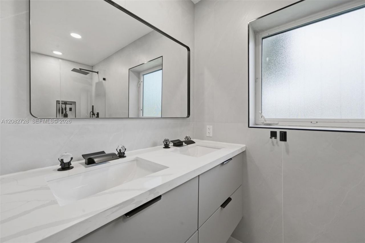 6700 E Tropical Way, Plantation, FL 33317 Photo