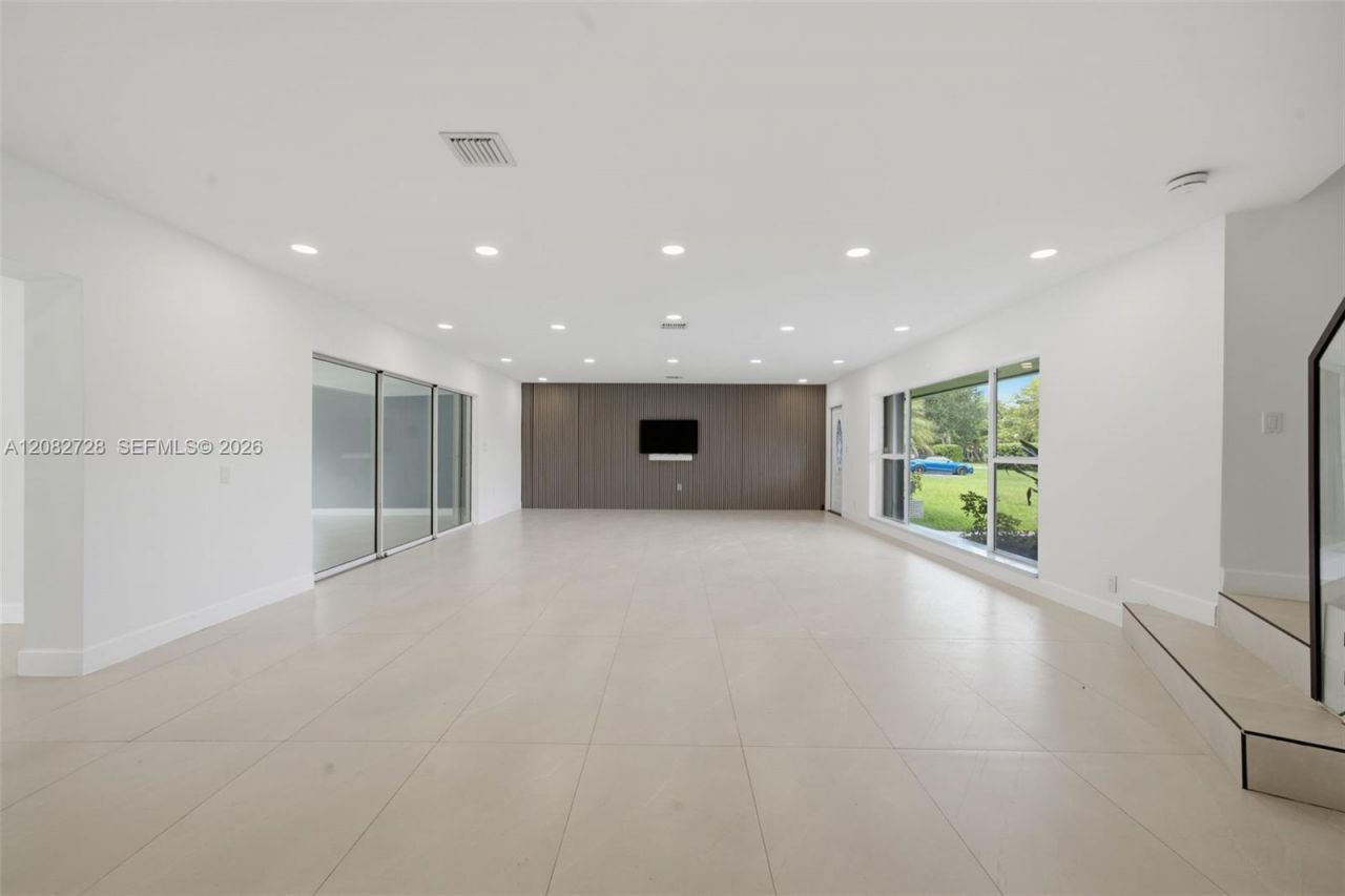 6700 E Tropical Way, Plantation, FL 33317 Photo