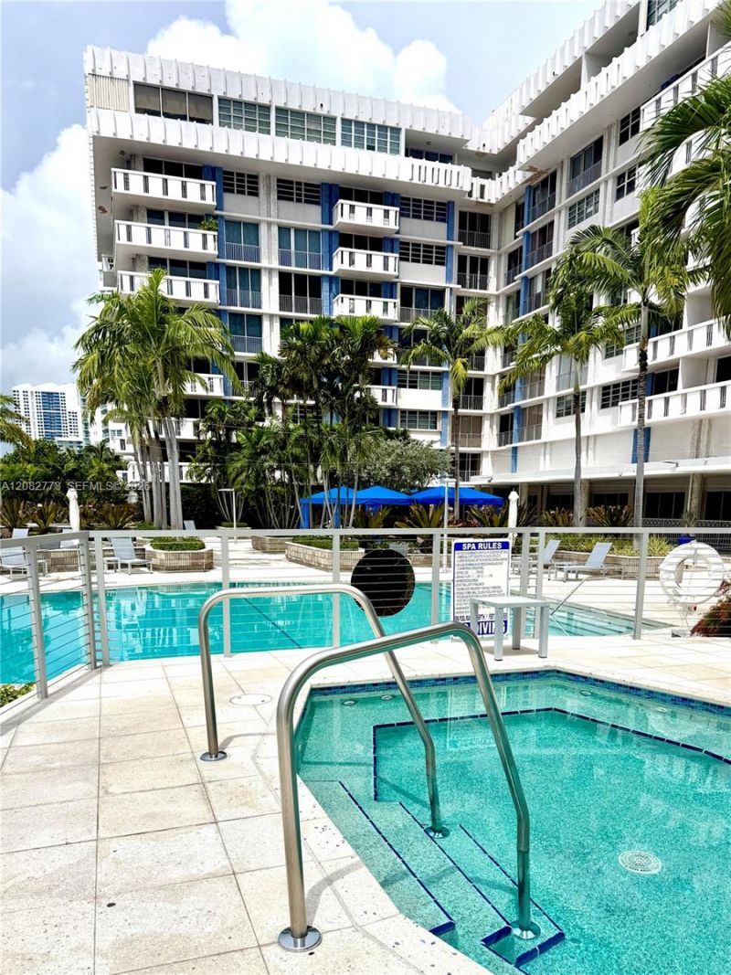 800 West Ave, Unit 505, Miami Beach, FL 33139 Photo