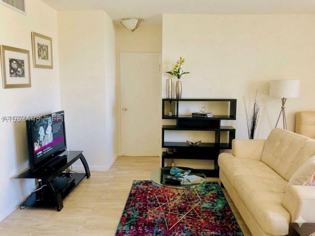 800 West Ave, Unit 505, Miami Beach, FL 33139 Photo