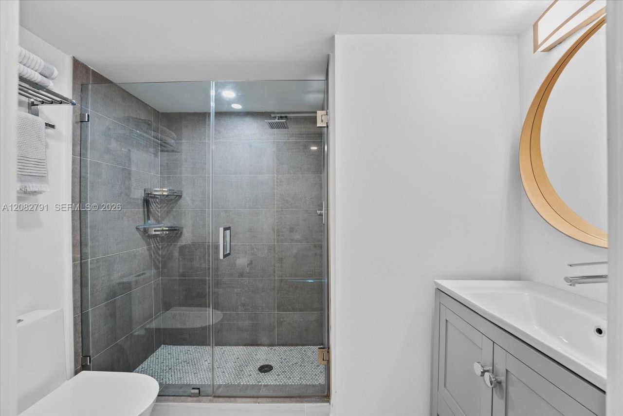 90 Alton Rd , Unit 2703, Miami Beach, FL 33139 Photo