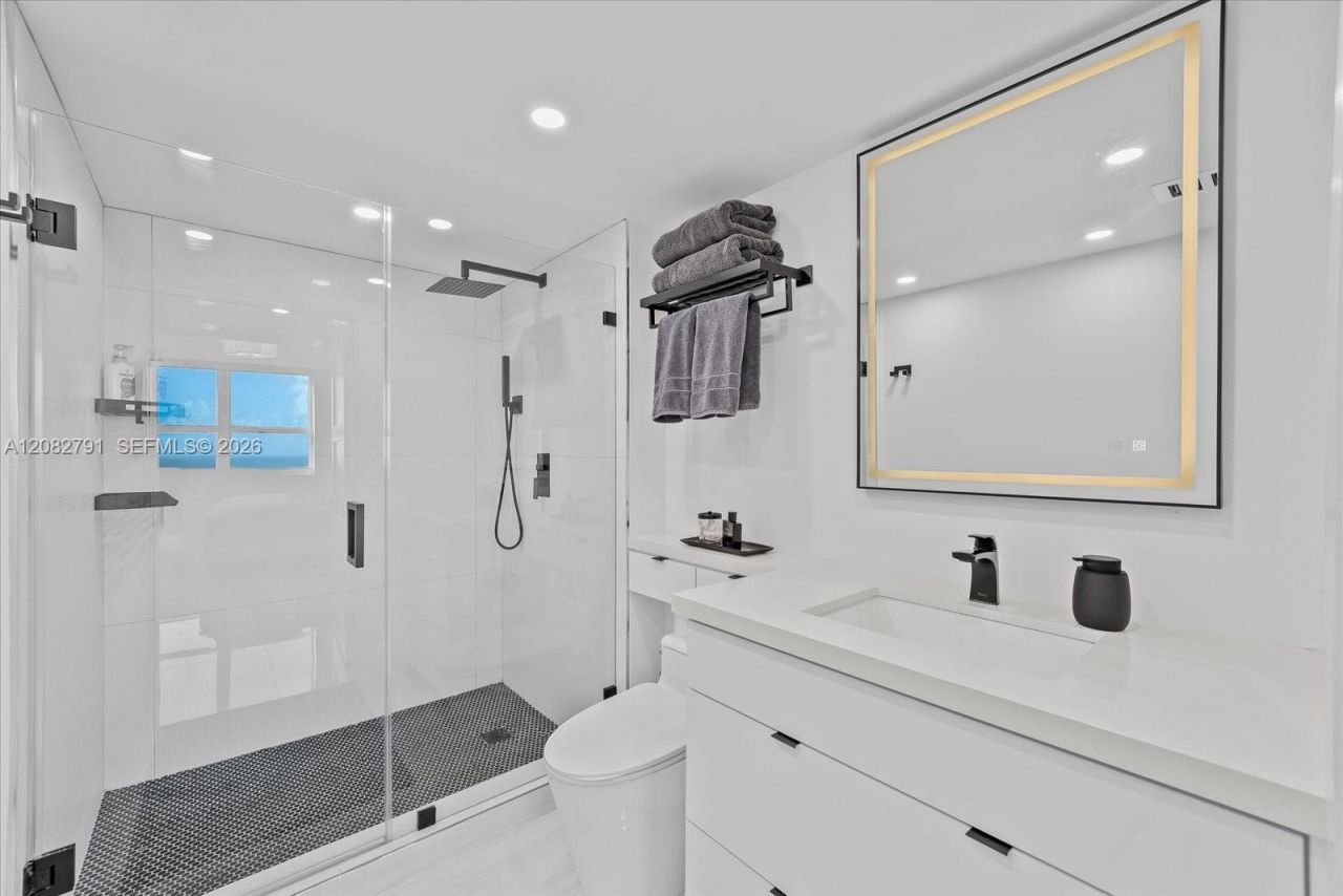 90 Alton Rd , Unit 2703, Miami Beach, FL 33139 Photo