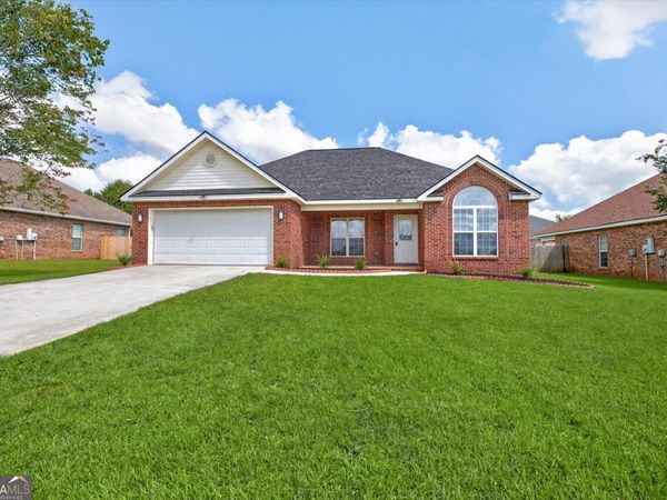402 Sugarloaf Parkway, Perry, GA 31069