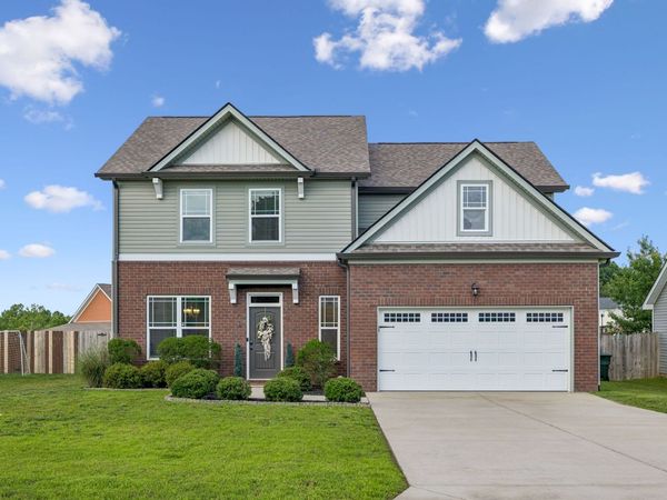 610 Whirlaway Dr , Burns, TN 37029