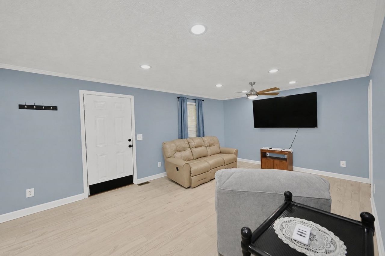 1530 Highway 646  Photo 4