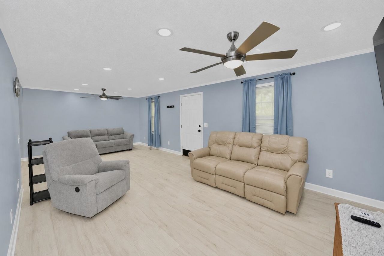 1530 Highway 646  Photo 5