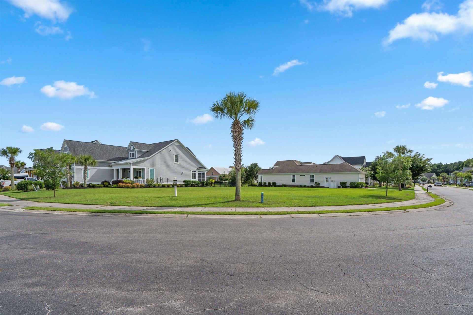 421 Plantation Oaks Dr.  Photo 2