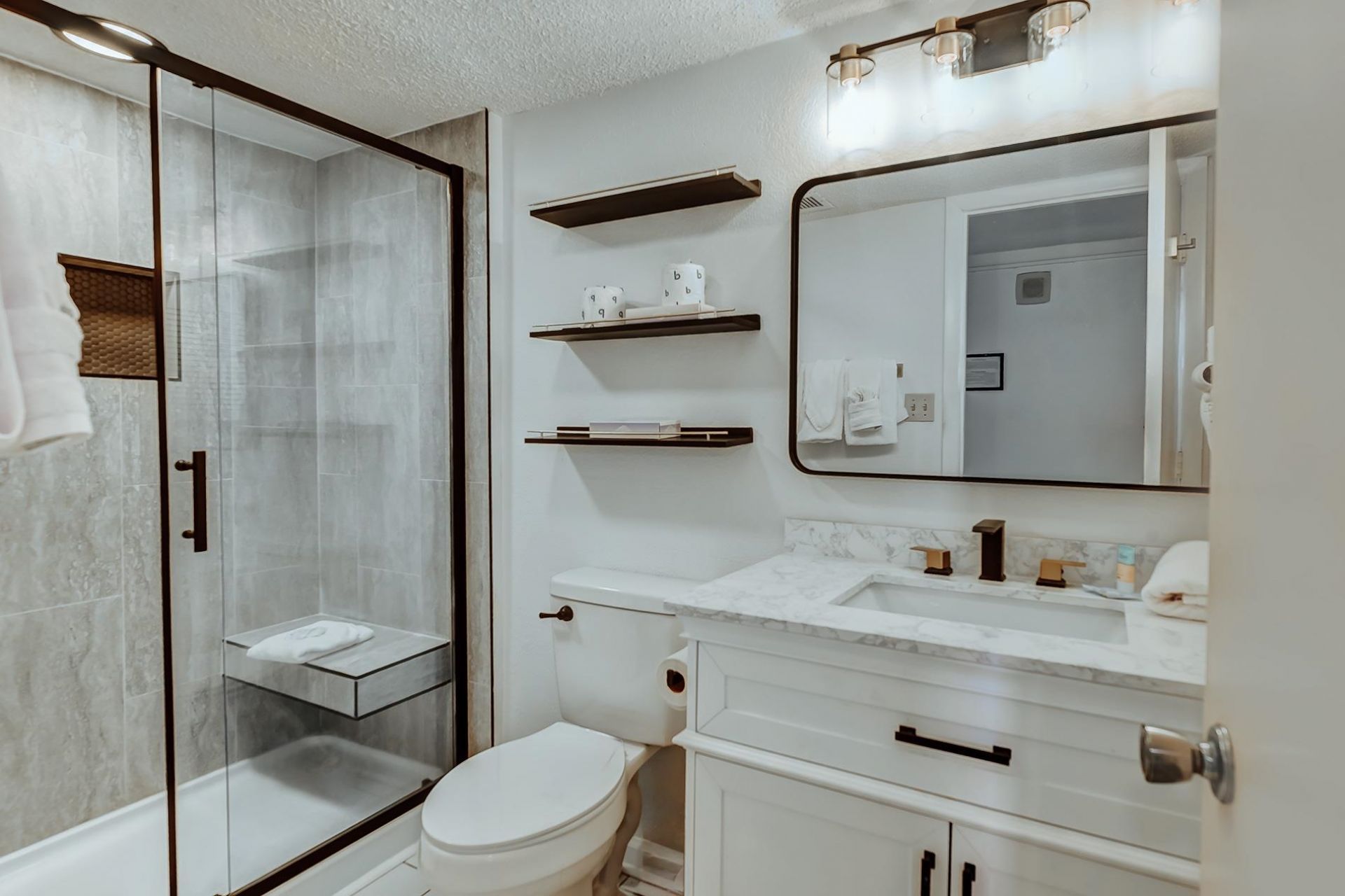 9550 Shore Dr.  Photo 4