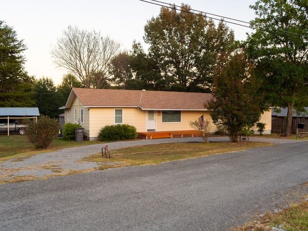 320 W 9th Street, Newark, AR 72562