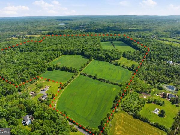 1560 ROUNDHOUSE ROAD , QUAKERTOWN, PA 18951