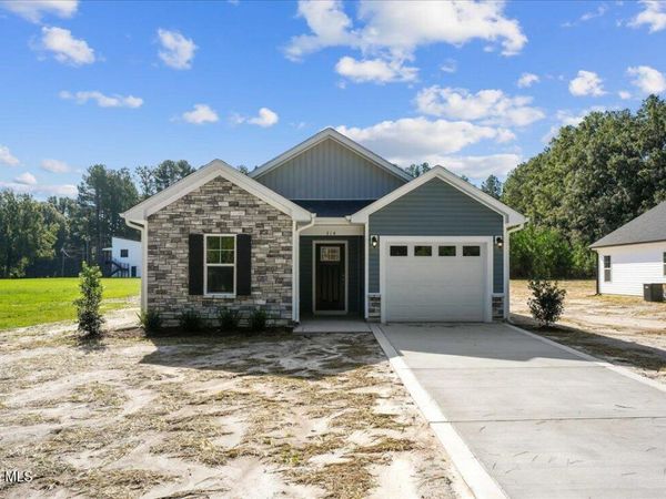 314 E Howard Street, Roseboro, NC 28382