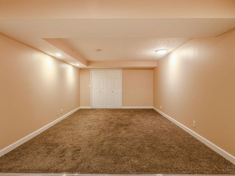 942 Pheasant Run Drive, Trenton, OH 45067 Photo 17