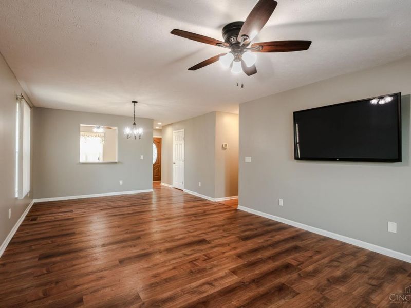 942 Pheasant Run Drive, Trenton, OH 45067 Photo 5