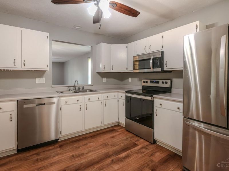 942 Pheasant Run Drive, Trenton, OH 45067 Photo 8