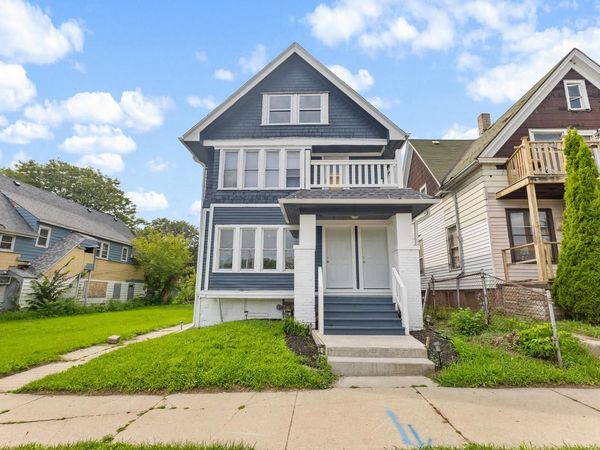 3259 N 8th STREET, Milwaukee, WI 53206