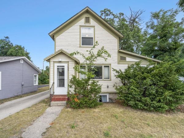 1055 Front Street E, Traverse City, MI 49686