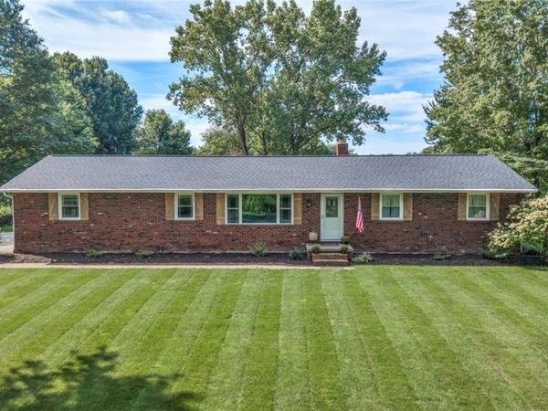6934 Center Street NE, Hartville, OH 44632