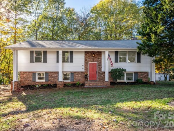 1185 10th Street Place NW, Hickory, NC 28601