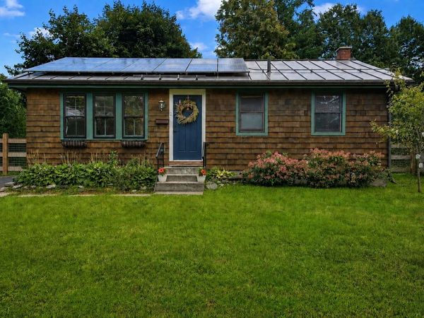 2 Hiawatha Avenue, Essex Junction, VT 05452