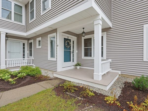 4 Oak Ct, Unit 4, Rockland, MA 02370