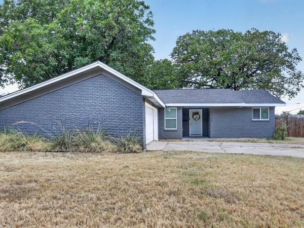 1325 Cloverdale Drive , Fort Worth, TX 76134
