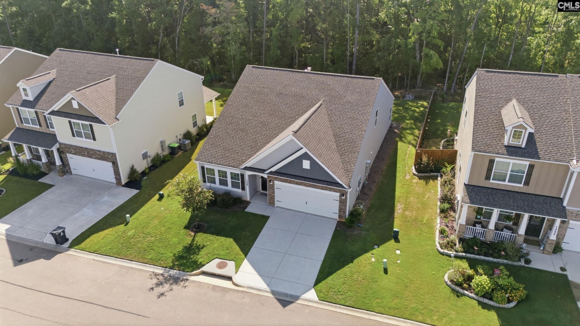 1229 Carnation Court  Photo 5