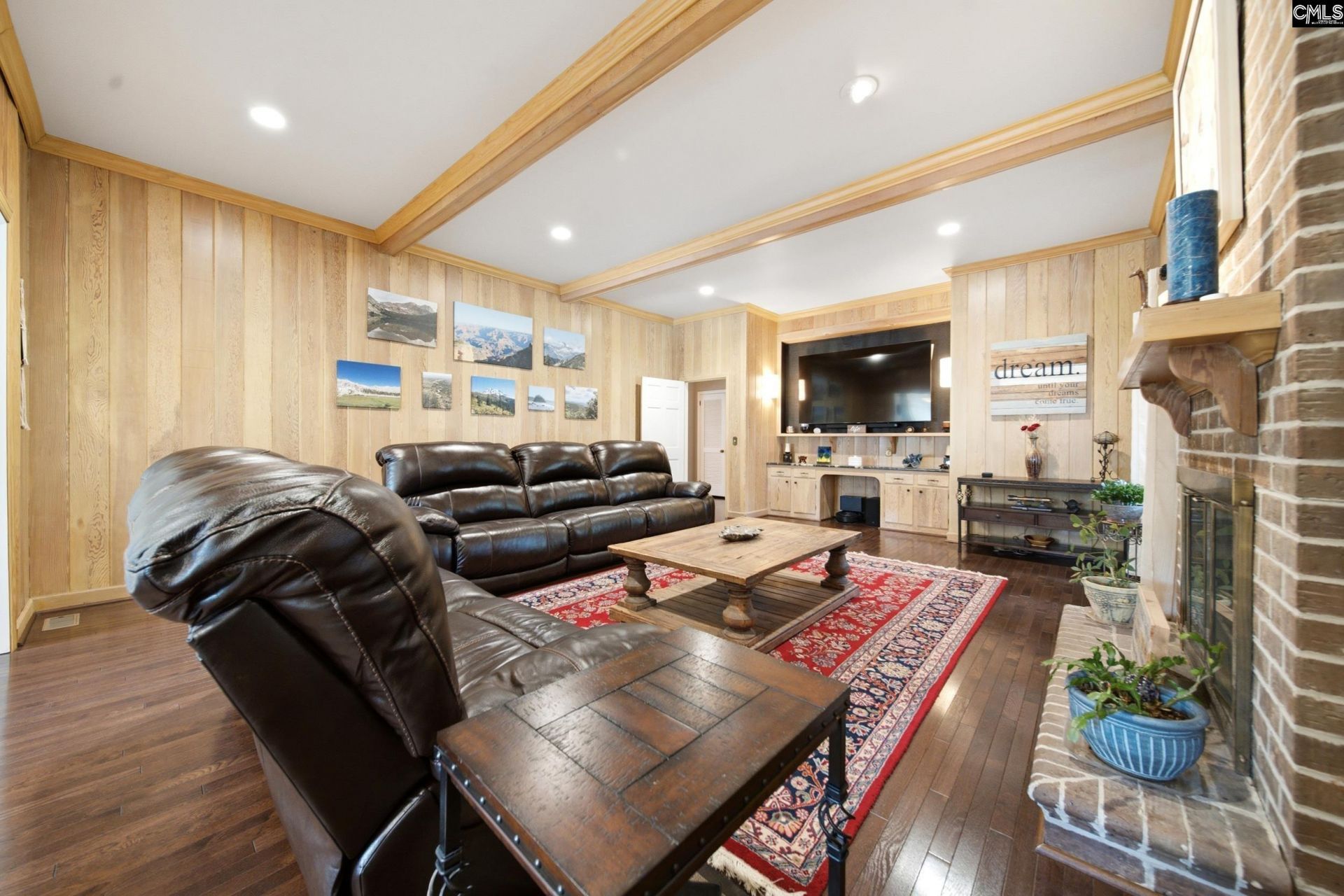 11 Park Shore Drive N Photo 12